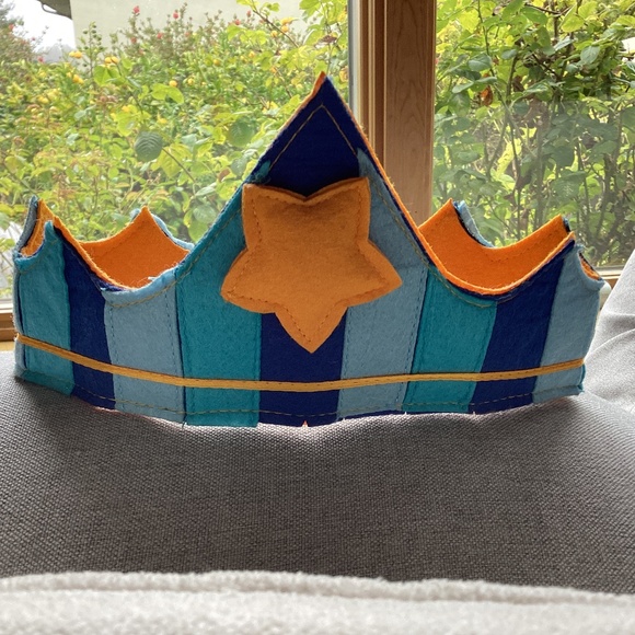 Felted crown - Picture 1 of 3